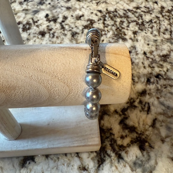 Kissaka Faux Pearl hand-knotted Bracelet Grey - Picture 6 of 6